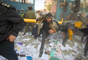 Teheranul se inflamează: „Dacă depăşiţi linia roşie, vă vom distruge”