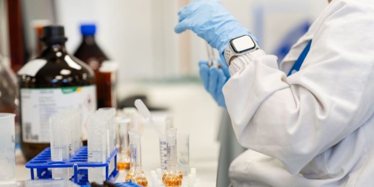 Grupul farmaceutic european care controlează 22% din piața medicamentelor generice și-a deschis recent porțile